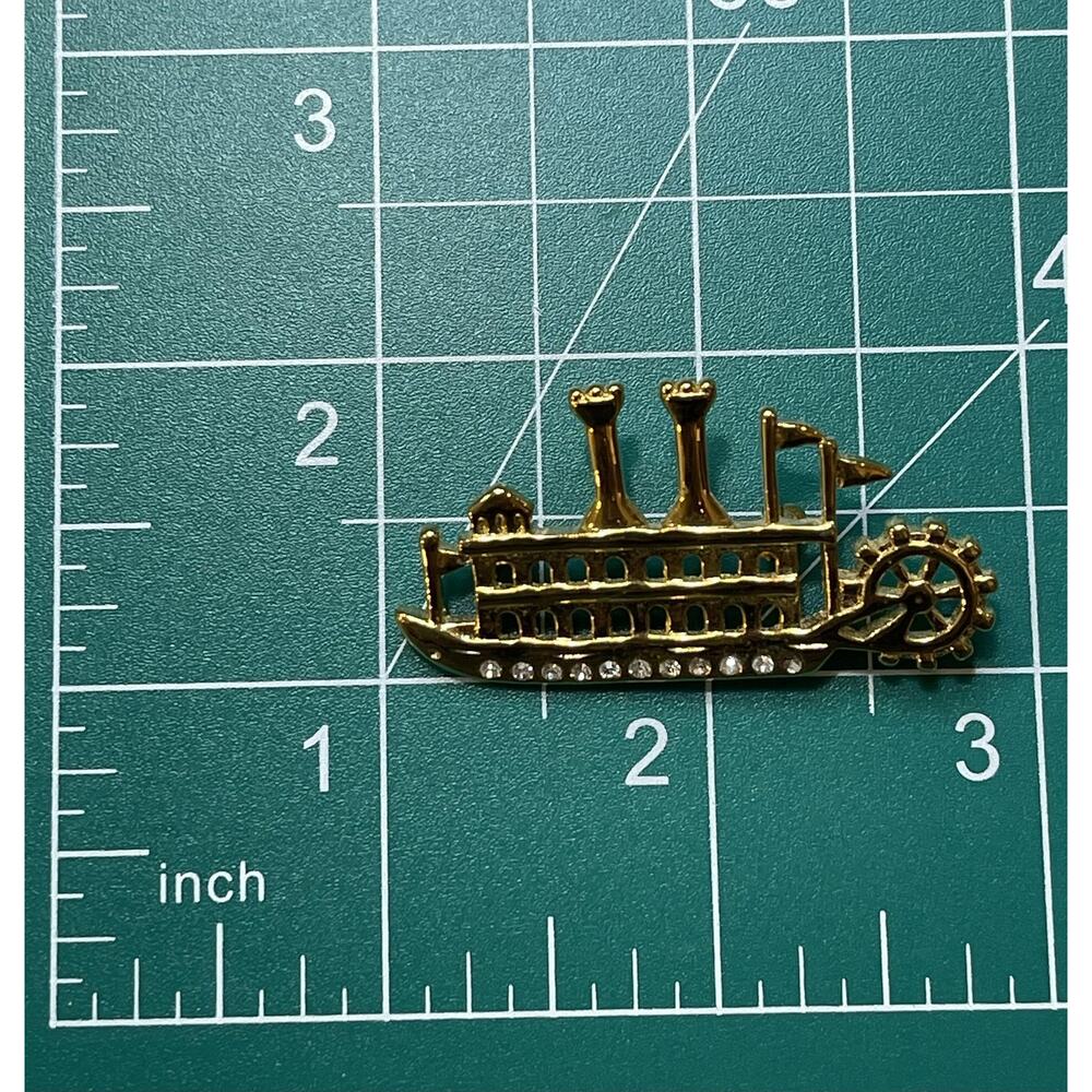 NWOT Gold Toned Steamboat Brooch Lapel Pin Clear Crystal Rhinestone - Picture 3 of 3